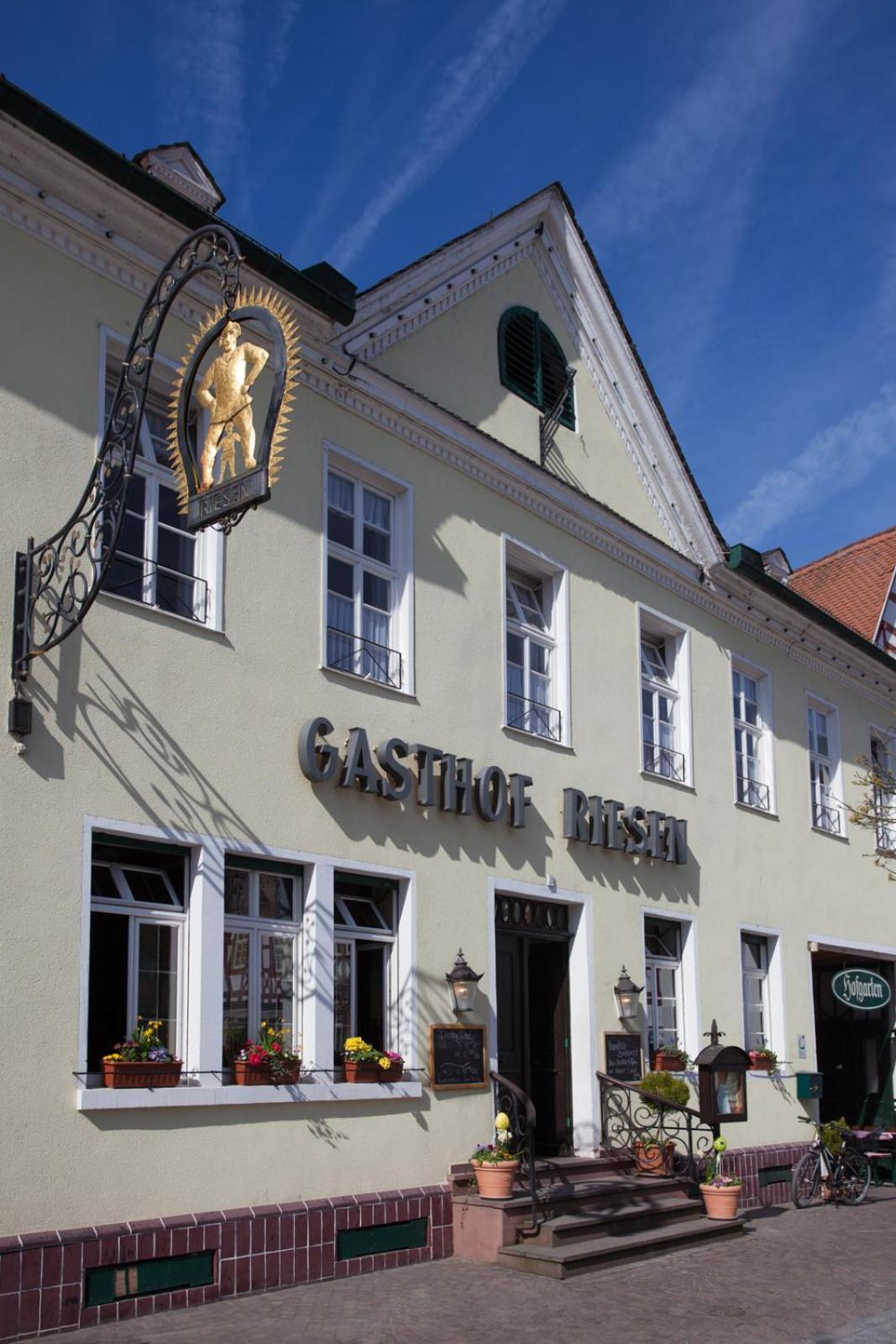 Hotel Gasthof Zum Riesen Seligenstadt Exterior foto